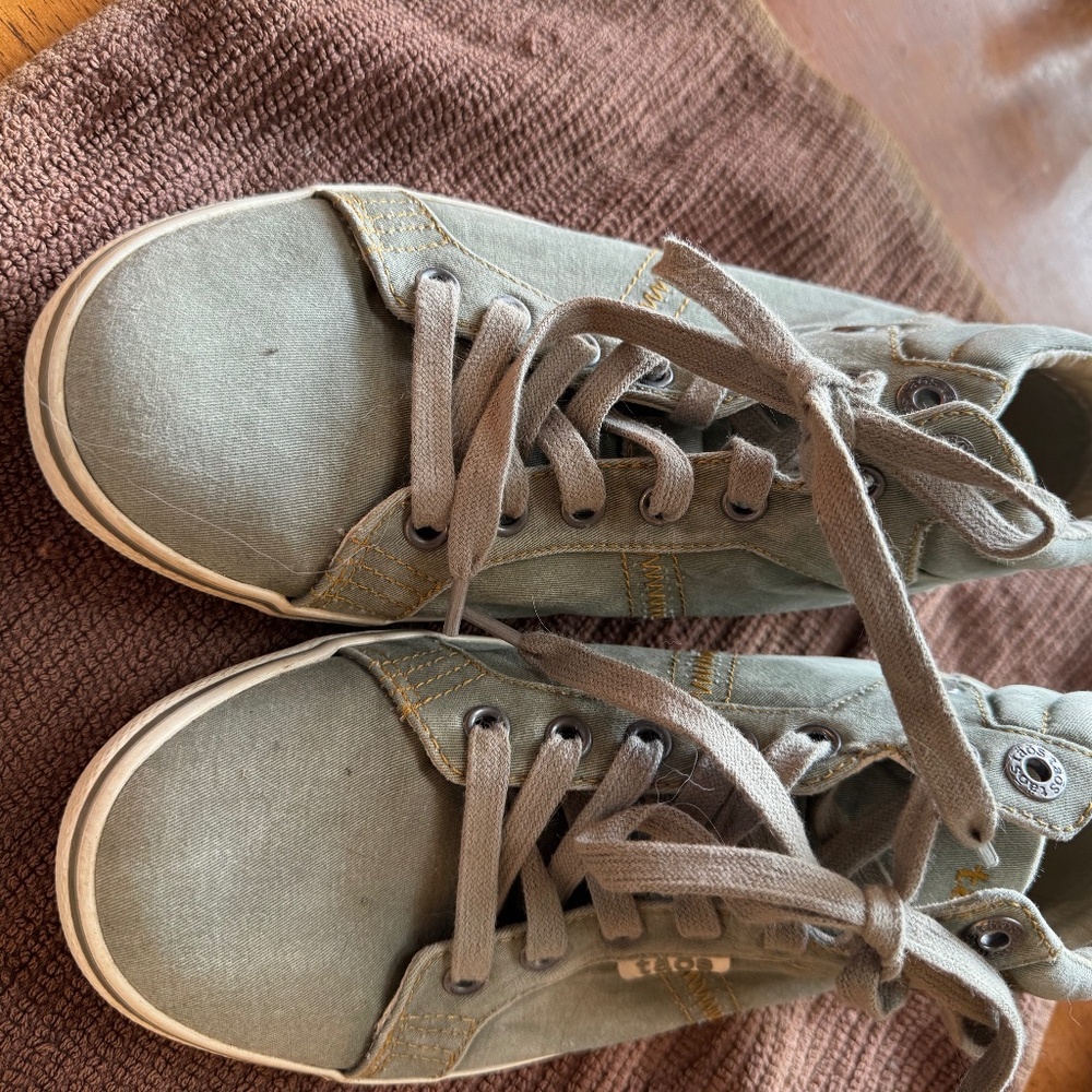 Taos sneakers sage green 81/2